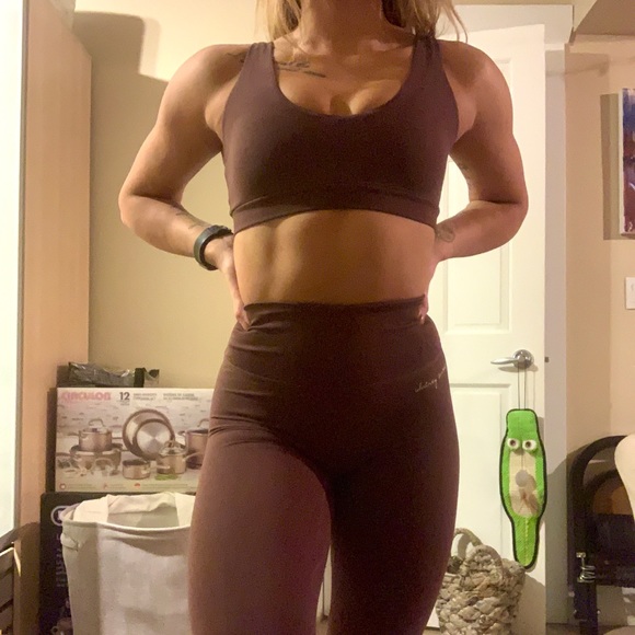 V2 Whitney Simmons collection 2 piece set - Picture 2 of 10